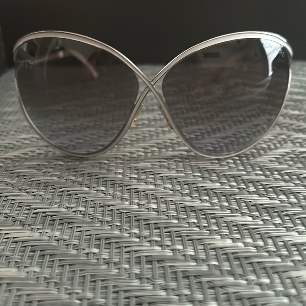 Tom ford Whitney is great condition new